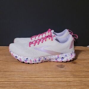 Brooks Revel athletic running shoes limited edition womens size 9 sneakers